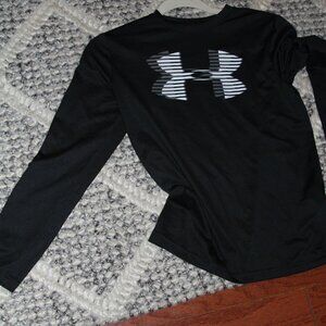 Boys Under Armour Black dri fit long sleeve shirt size Youth Medium